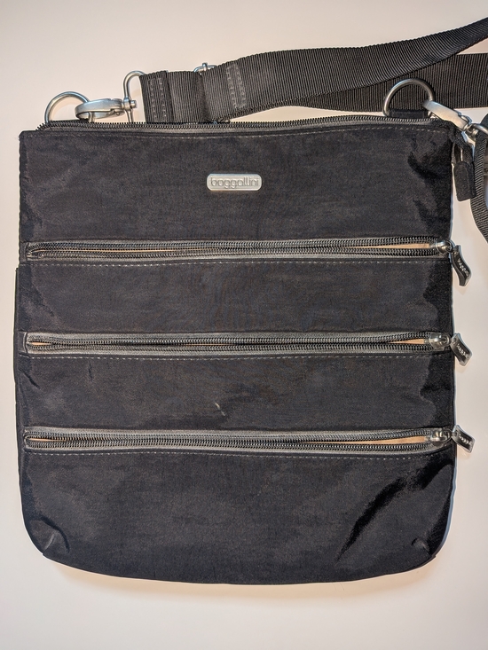 Baggallini Handbags - Baggallini Black Crossbody Organizer Bag